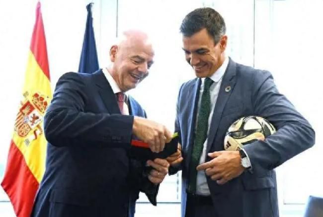 主演新剧《肯尼迪》聚焦著名政治家族 2 堪比时装周!