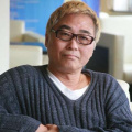 如果要和其它娱乐形式去争取观众的时间，电影就需要充分的发挥想象力，年轻创作者要告别死气沉沉，要去创作生动、年轻、有活力的作品。