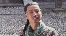 ”休·博纳维尔在剧中饰演格兰瑟姆伯爵罗伯特·克劳利，他在给媒体的一份声明中写道：“任何与玛吉合作过的人都会证明她敏锐的眼光、敏锐的智慧和强大的才华。